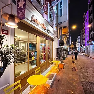 oteli̇ zi̇yaret edi̇n